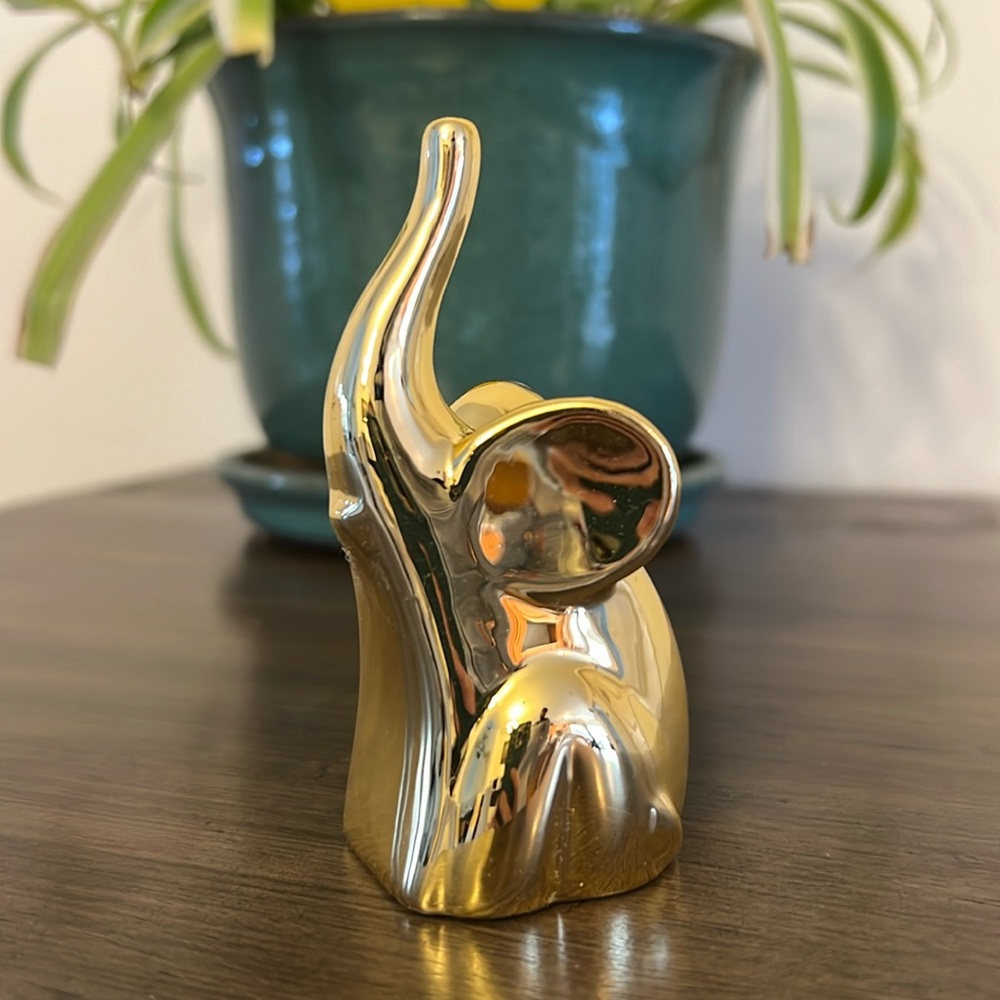 Elephant Ring Holder